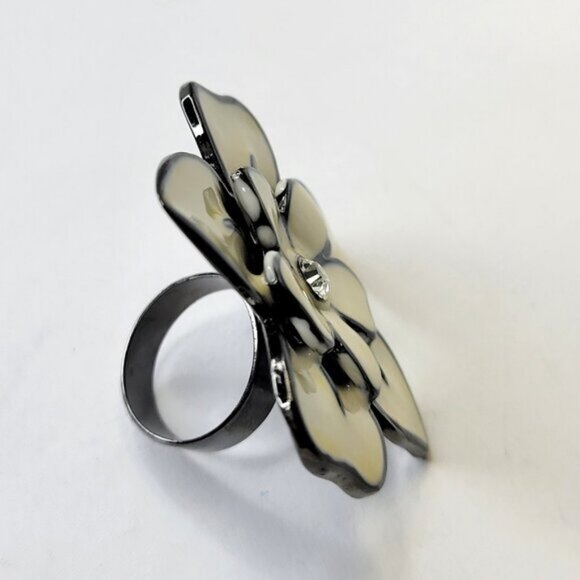 Statement Flower Stretch Ring, White Flower Enamel Adjustable Ring, Floral Ring - Picture 7 of 9
